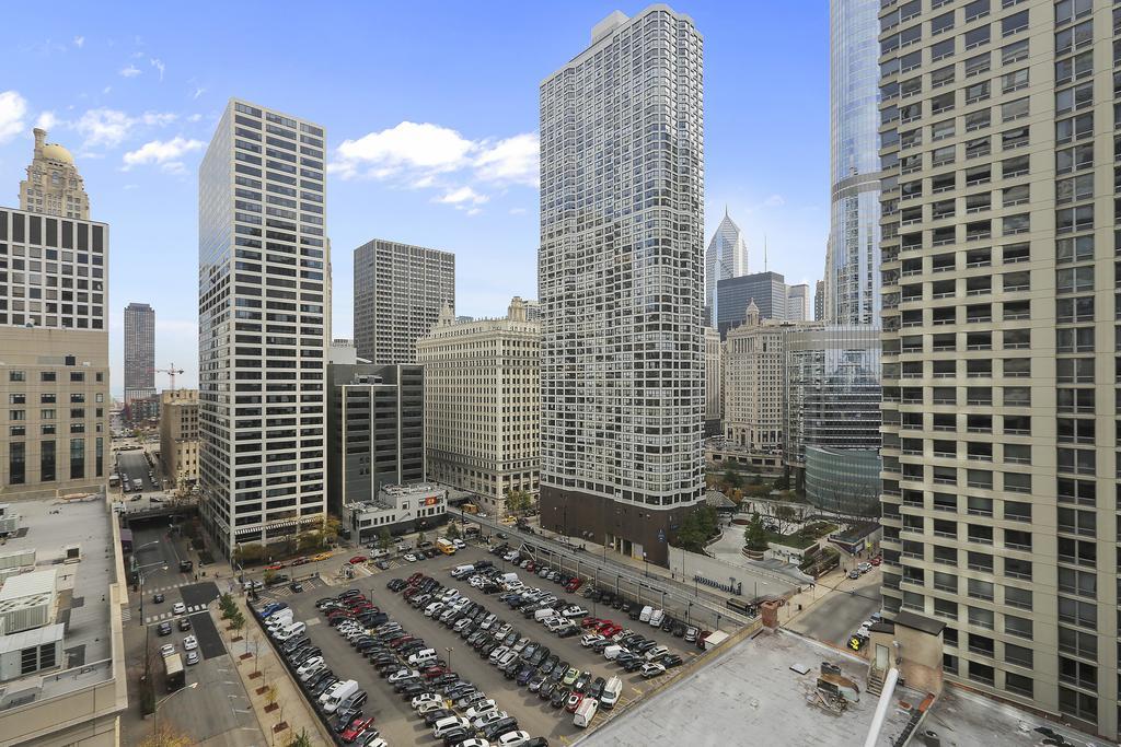 Bridgestreet At State And Grand Aparthotel Chicago Exterior foto